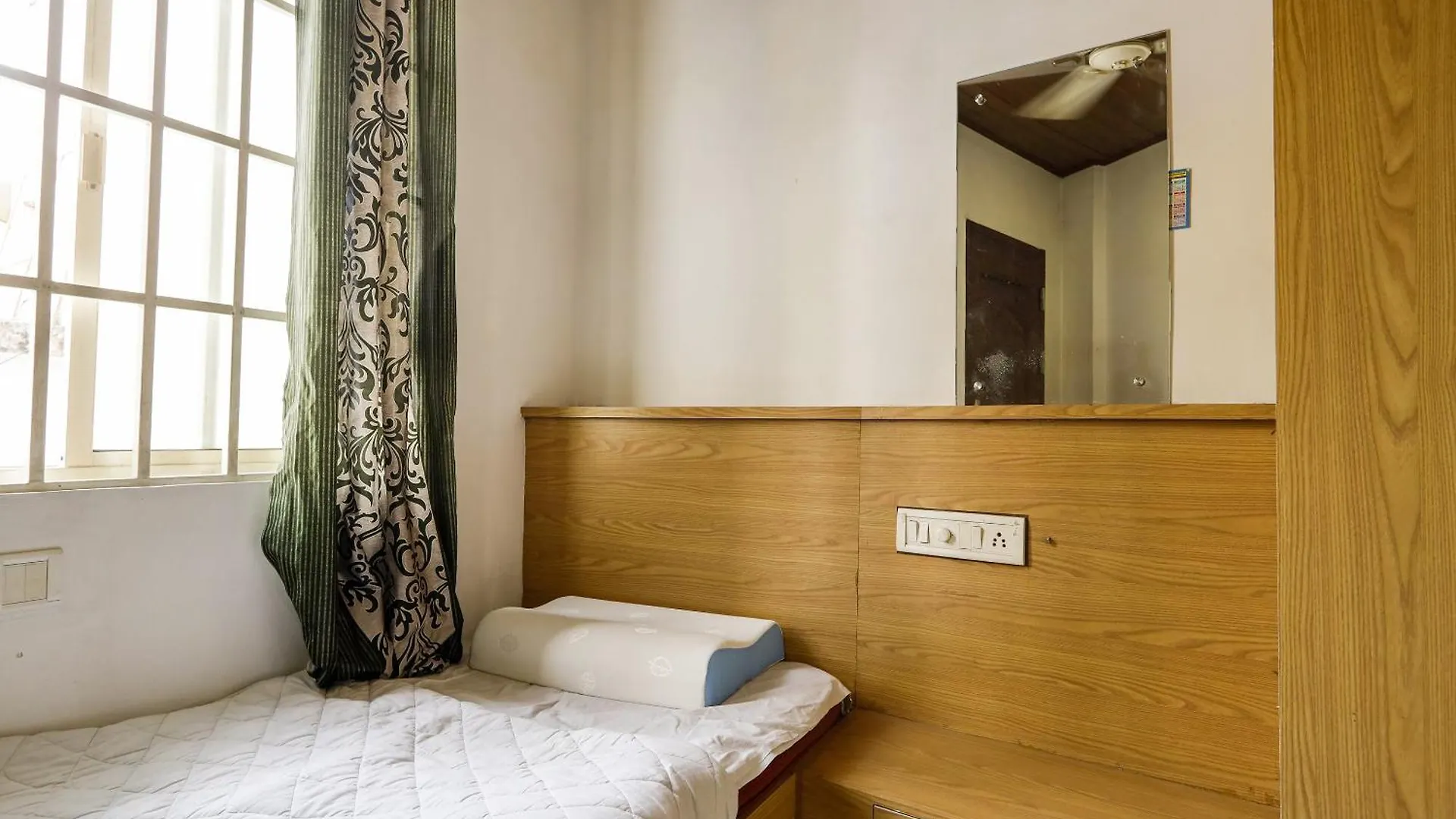 Spot On 48916 Kpm Tourist Home Kochi Hotel