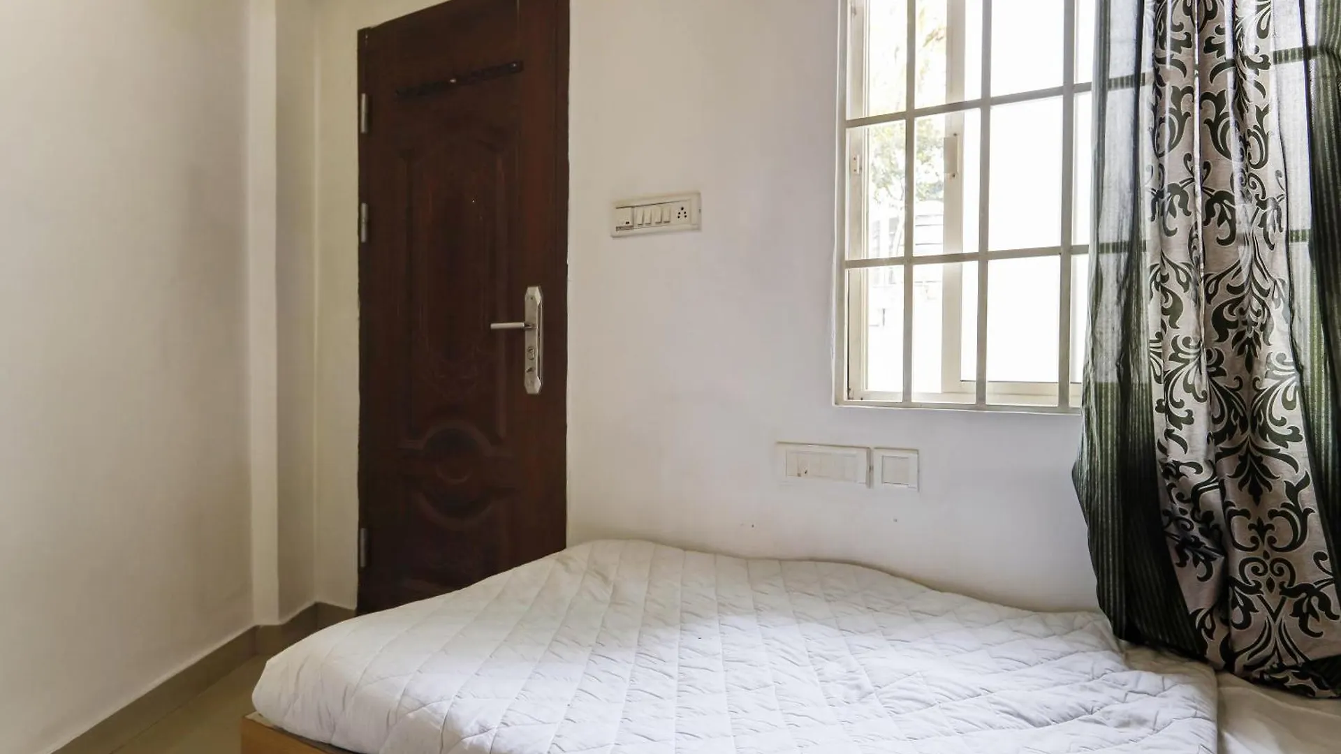 Spot On 48916 Kpm Tourist Home Kochi Hotel